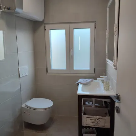 アパート Central Studio Apartment プーラ