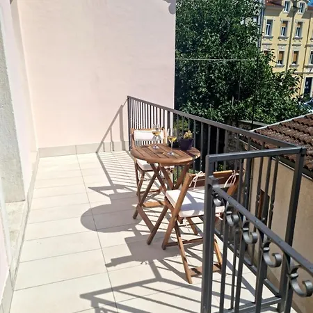 Апартаменты Central Studio Apartment