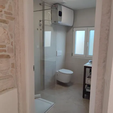 Central Studio Apartment Апартаменты Пула