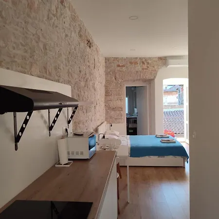 公寓 Central Studio Apartment *