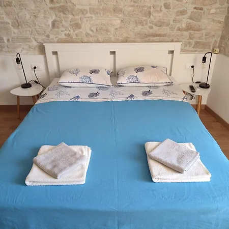 Central Studio Apartment شقة *